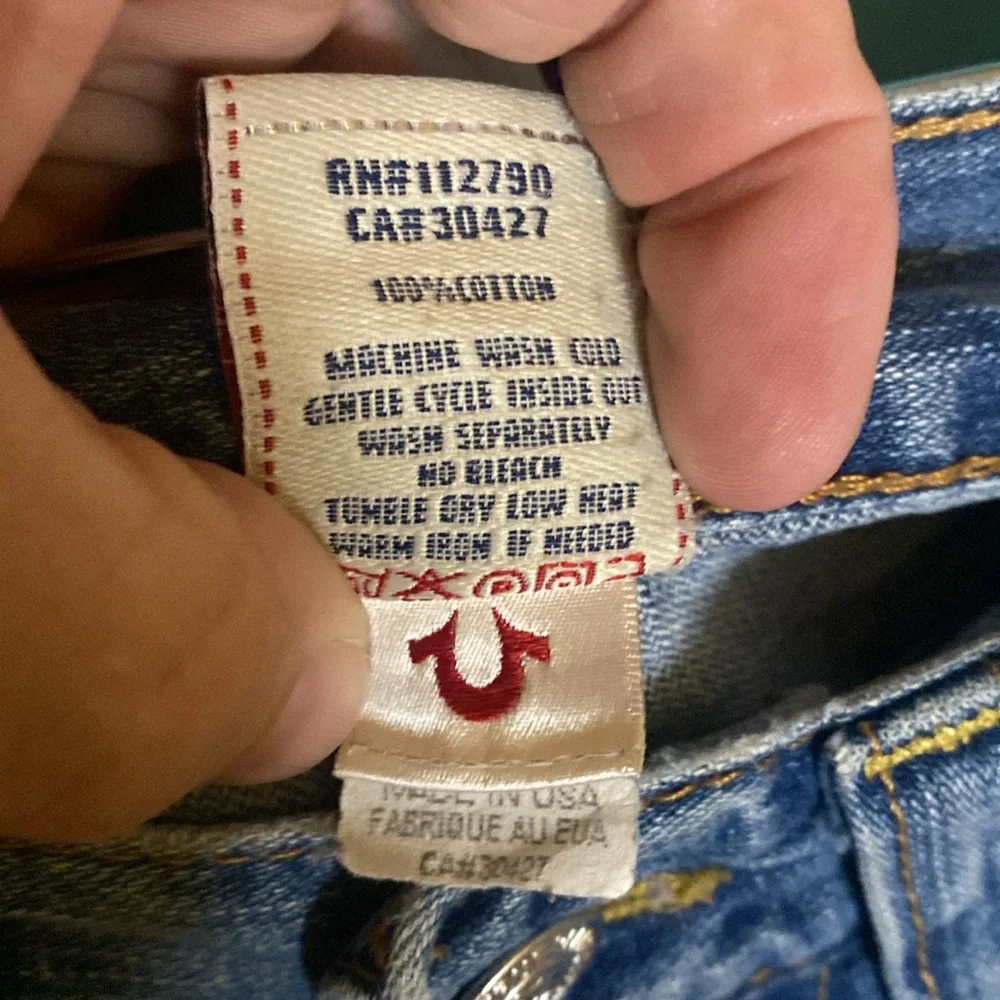 True Religion Billy button flap rear pockets distressed 31x30 holes wear USA